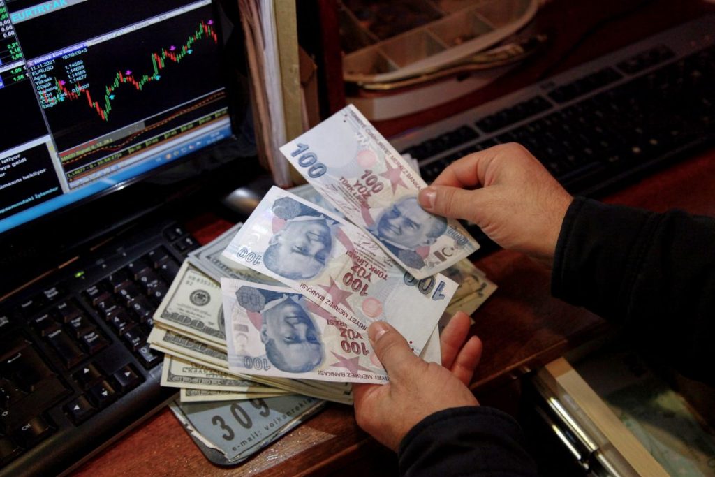 Turkish lira plunges 15% at one point, president defends mitigation measures at the lowest price for 11 consecutive days