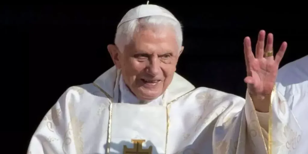 Pope Benedict Xvi Passes