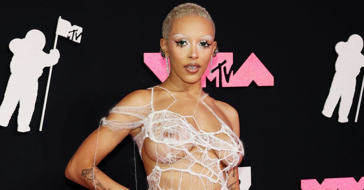 The 2023 VMAs Dress Worn by Doja Cat Appears to Be Entirely Made of Draping Cobwebs